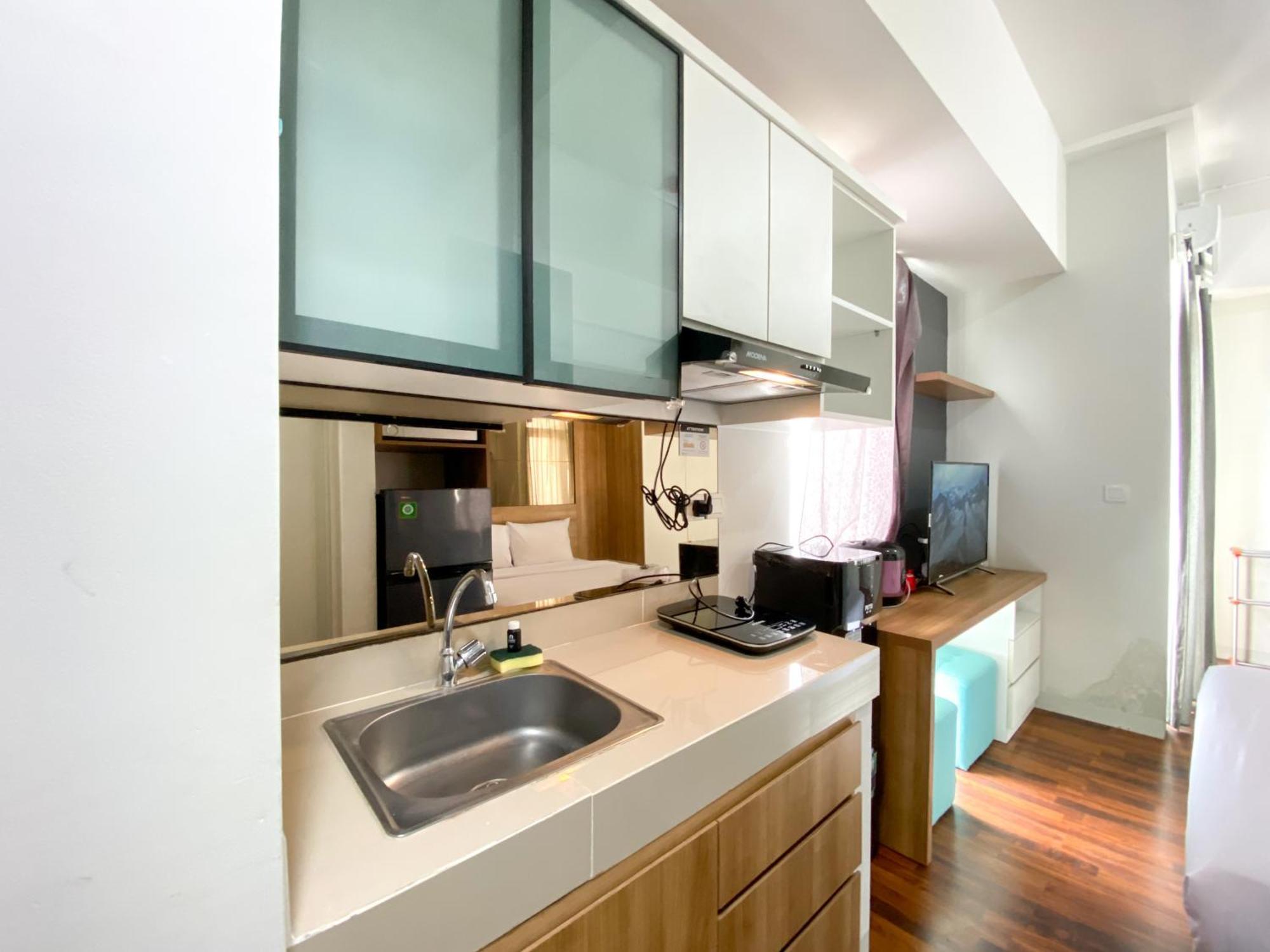 Modern Look And Warm At Vasanta Innopark By Travelio * Bekasi