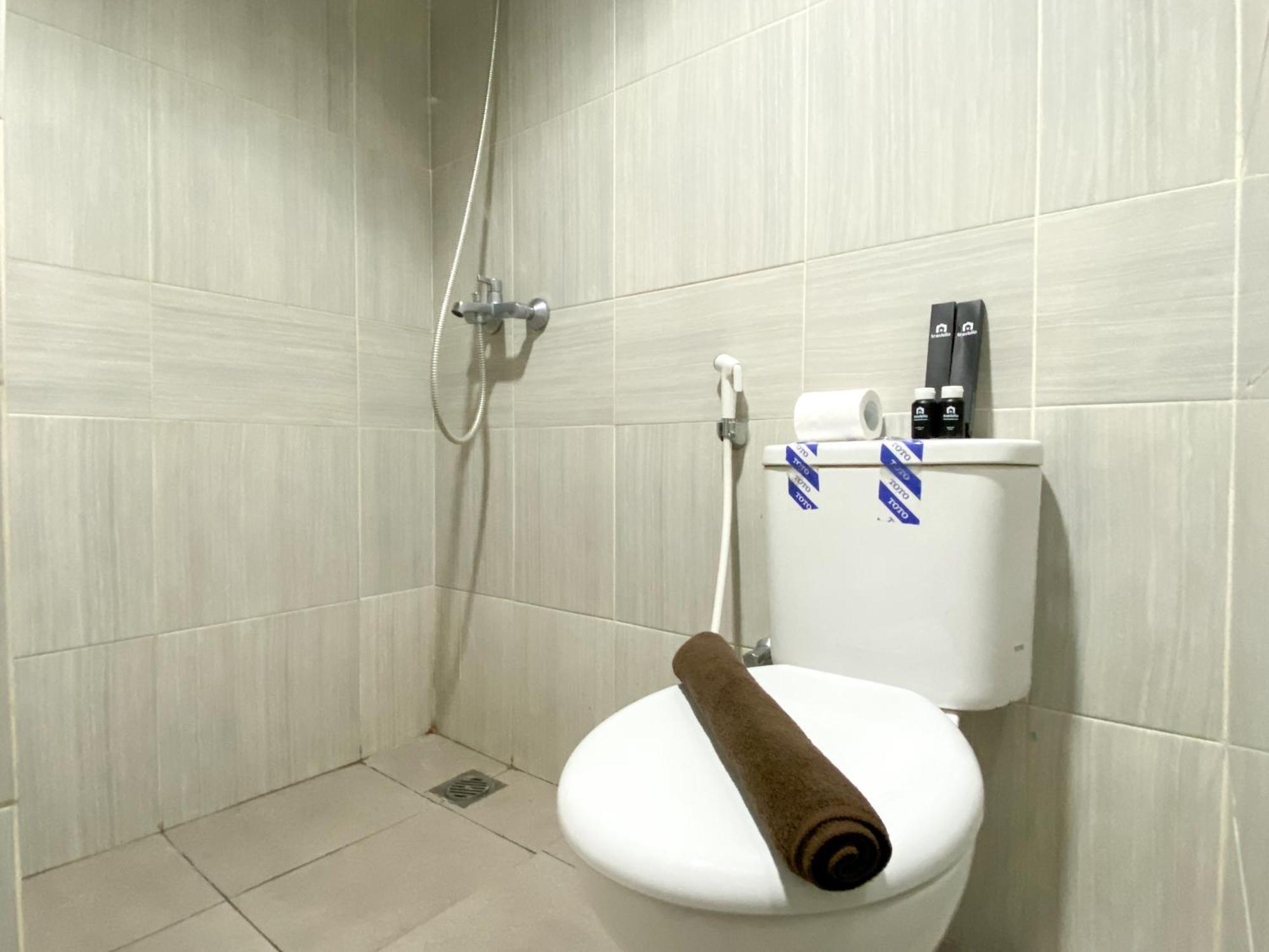 Apartemen Modern Look And Warm At Vasanta Innopark By Travelio